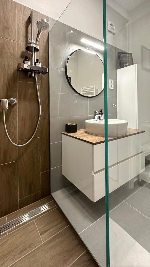 Linden Apartman 107 Glamour (Adults Only) Мошонмадьяровар Экстерьер фото